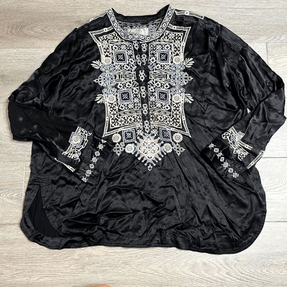 Johnny Was Black 1/2 Button Up Embroidery Top Size Small